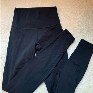 Black lululemon wunder under leggings